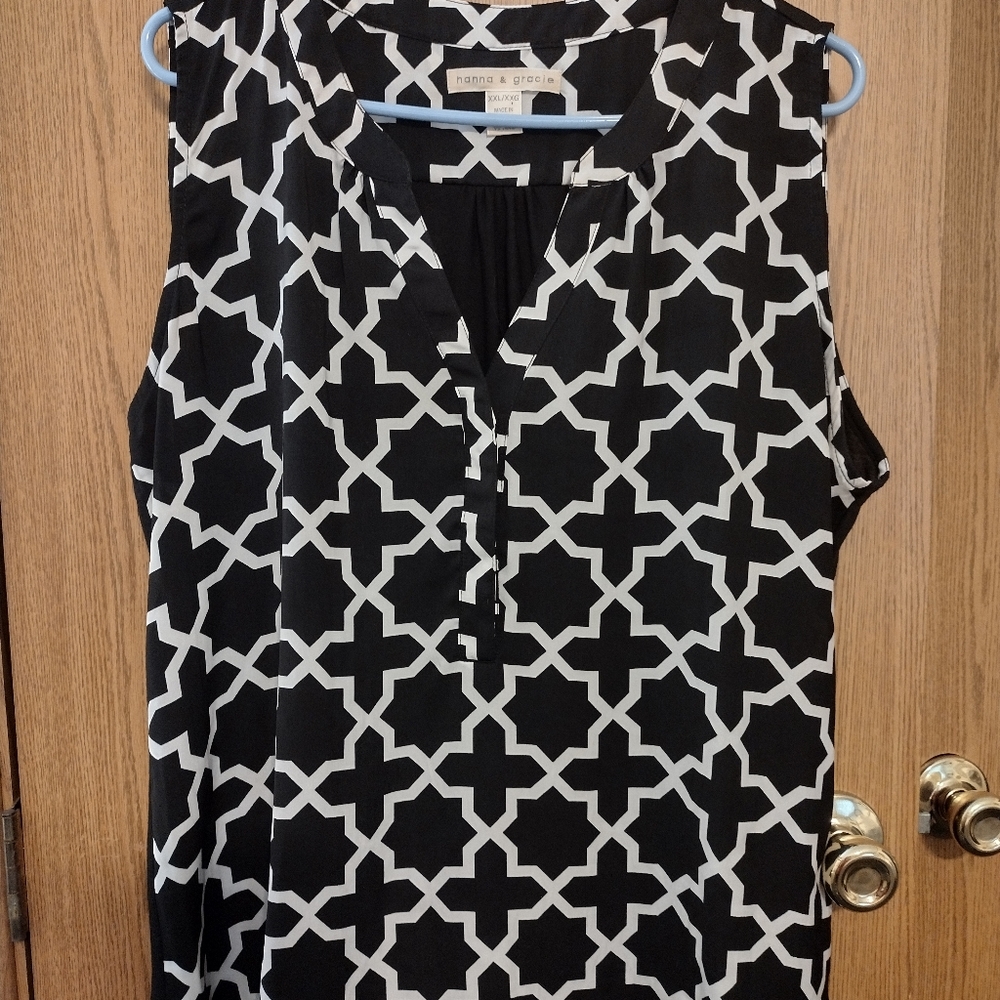hanna & gracie XXL Black White V-neck Sleeveless 8-Point Star Pleat Blouse Top